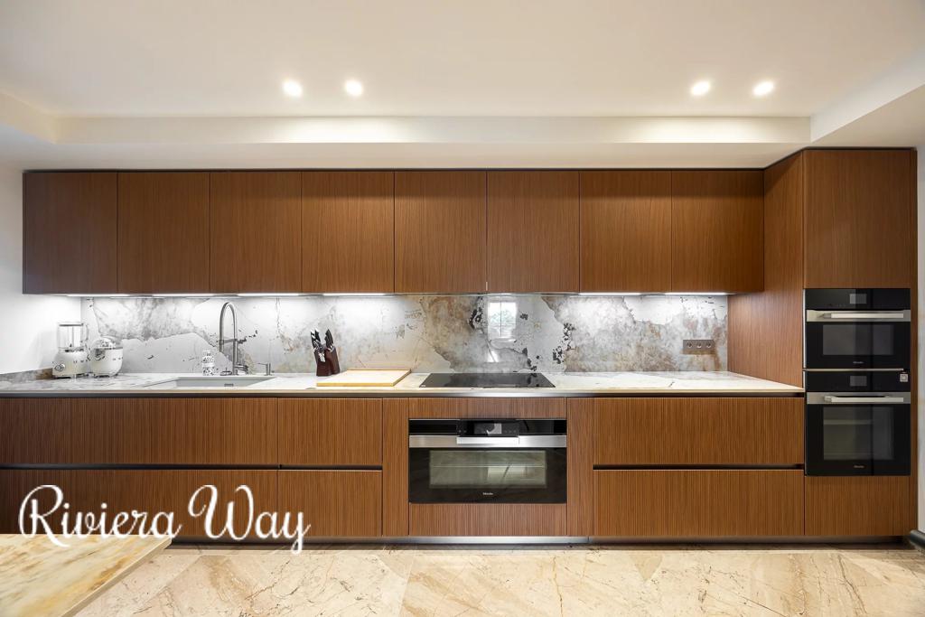 6 room apartment in Cannes, photo #9, listing #105951594