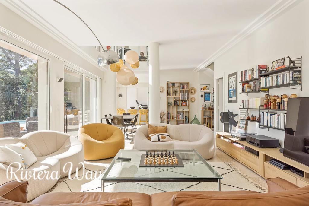 Villa in Antibes, photo #2, listing #103658436