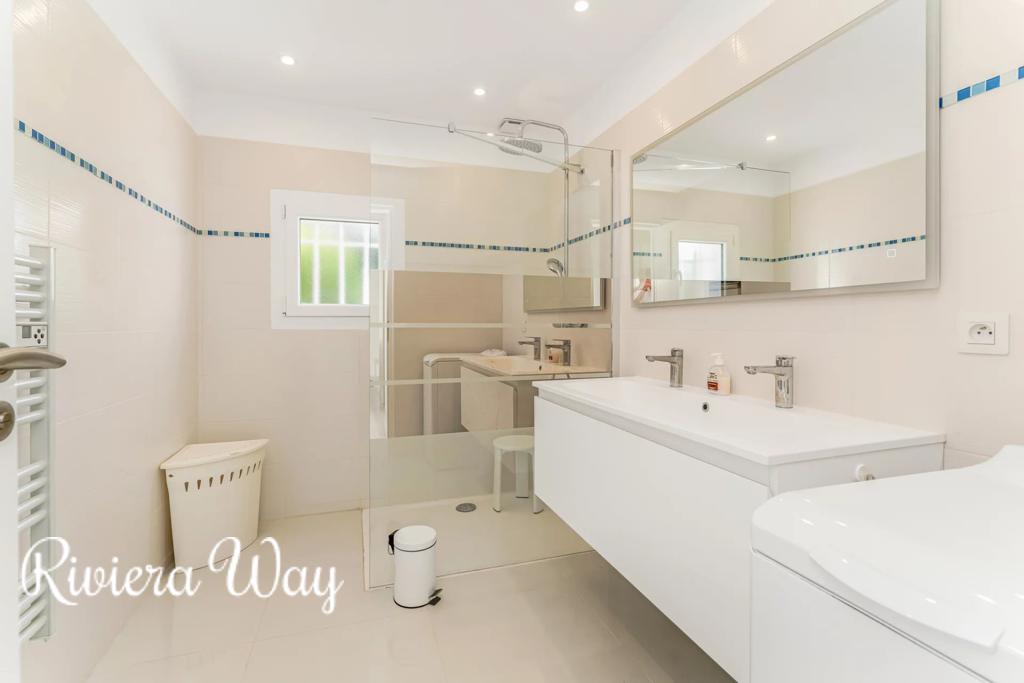 4 room villa in Fréjus, photo #9, listing #104479998