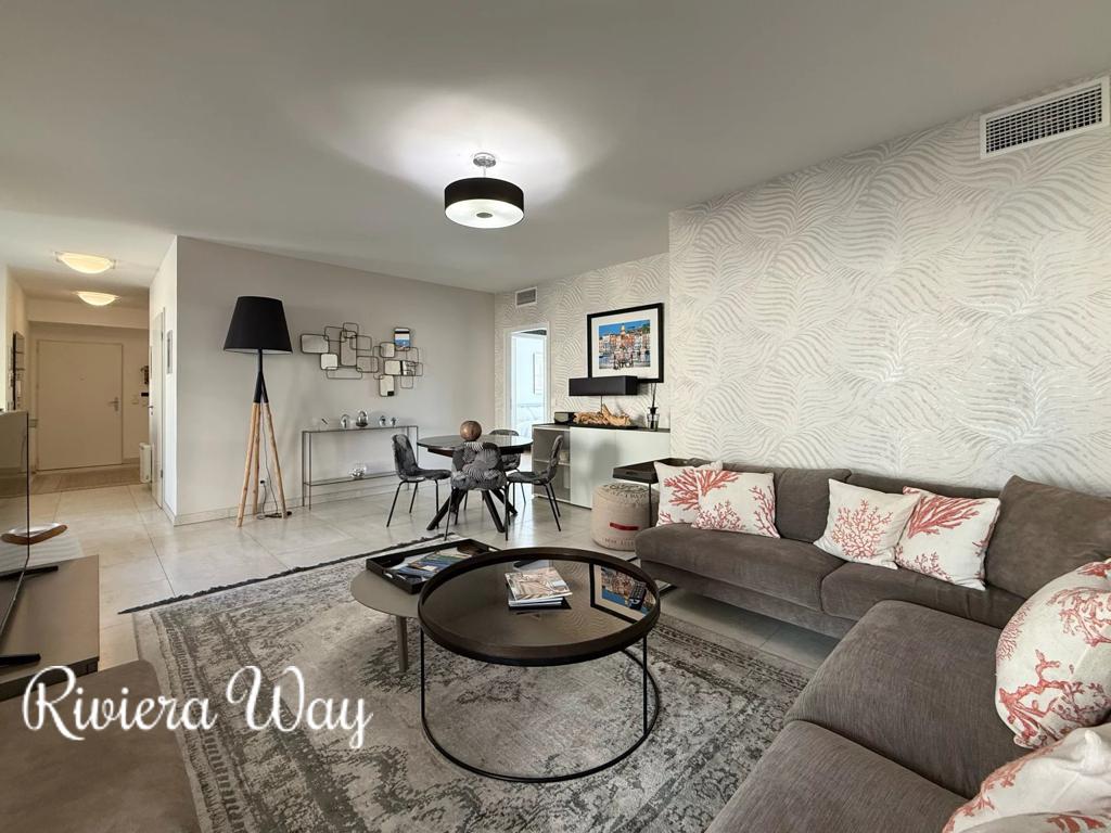 4 room apartment in Saint-Tropez, photo #4, listing #106240344