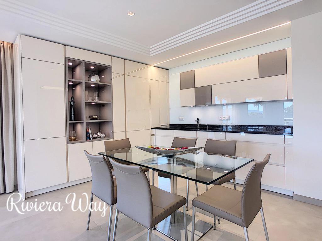 4 room apartment in Boulevard de la Croisette, photo #3, listing #106772526