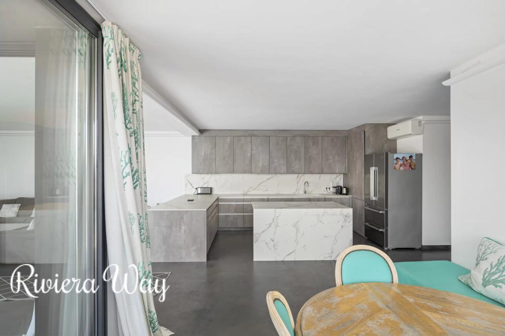 5 room villa in Le Lavandou, photo #7, listing #95028402