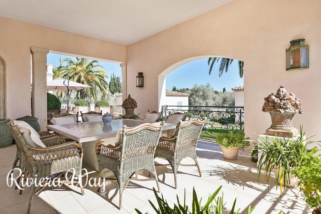 17 room villa in Grasse, photo #3, listing #102499530