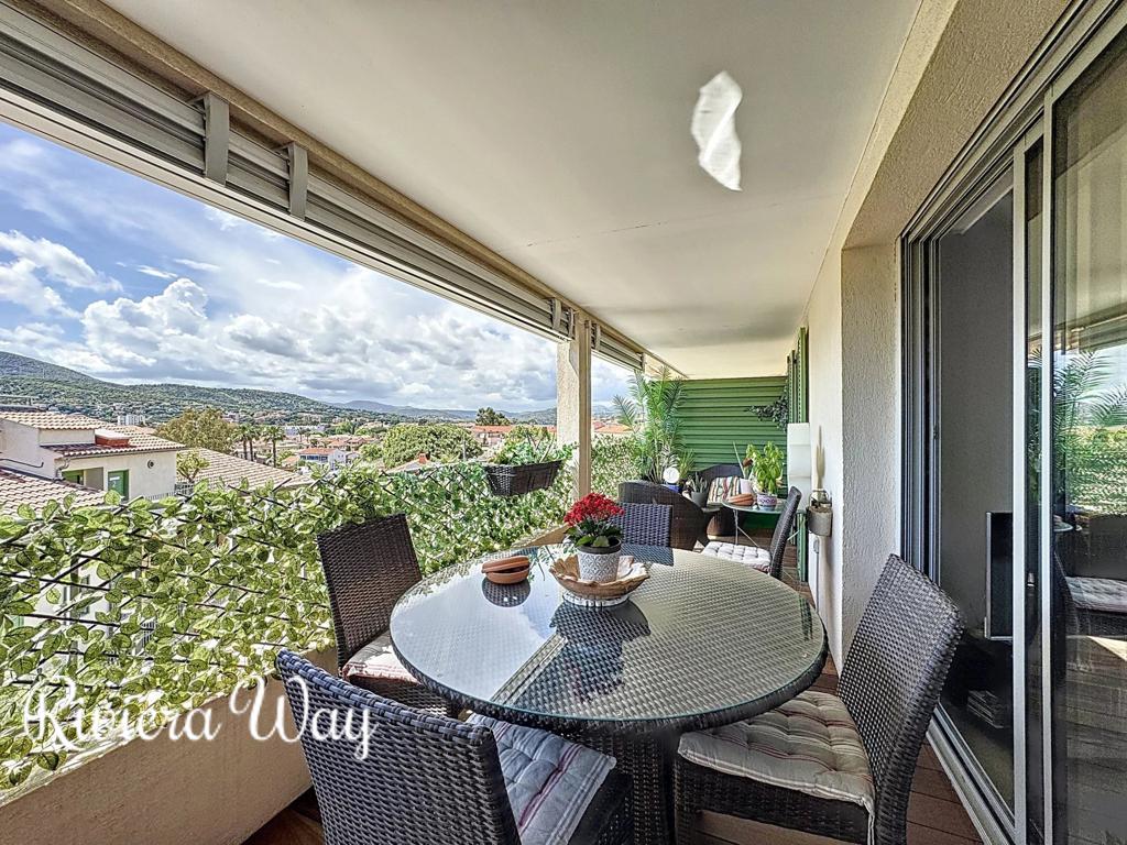 3 room apartment in Sainte-Maxime, photo #2, listing #103040196