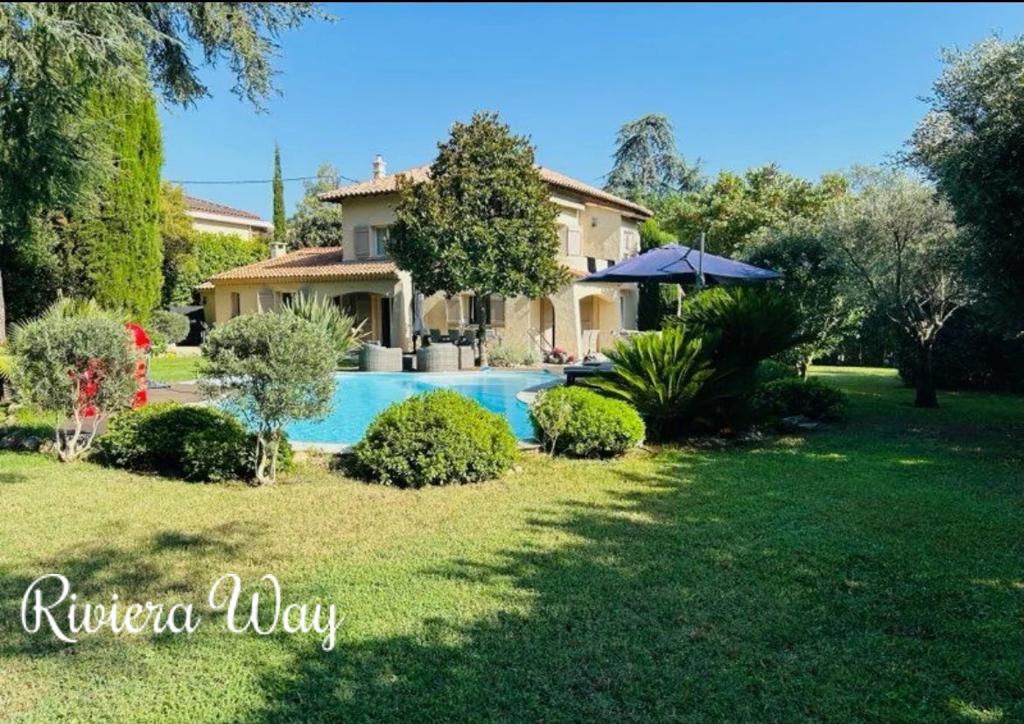 7 room villa in Mougins, photo #3, listing #104095236