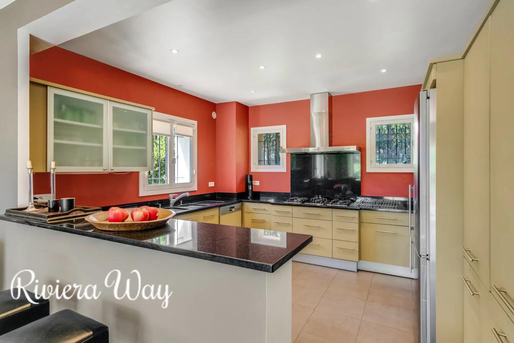 8 room villa in Grimaud, photo #9, listing #106609062