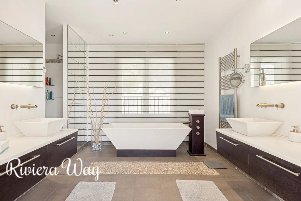 6 room villa in Saint-Paul-de-Vence, photo #10, listing #105104118