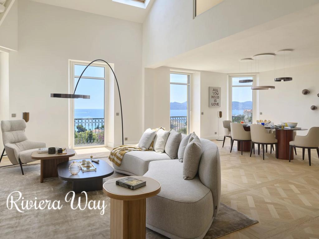 5 room apartment in Cannes, photo #1, listing #105532014