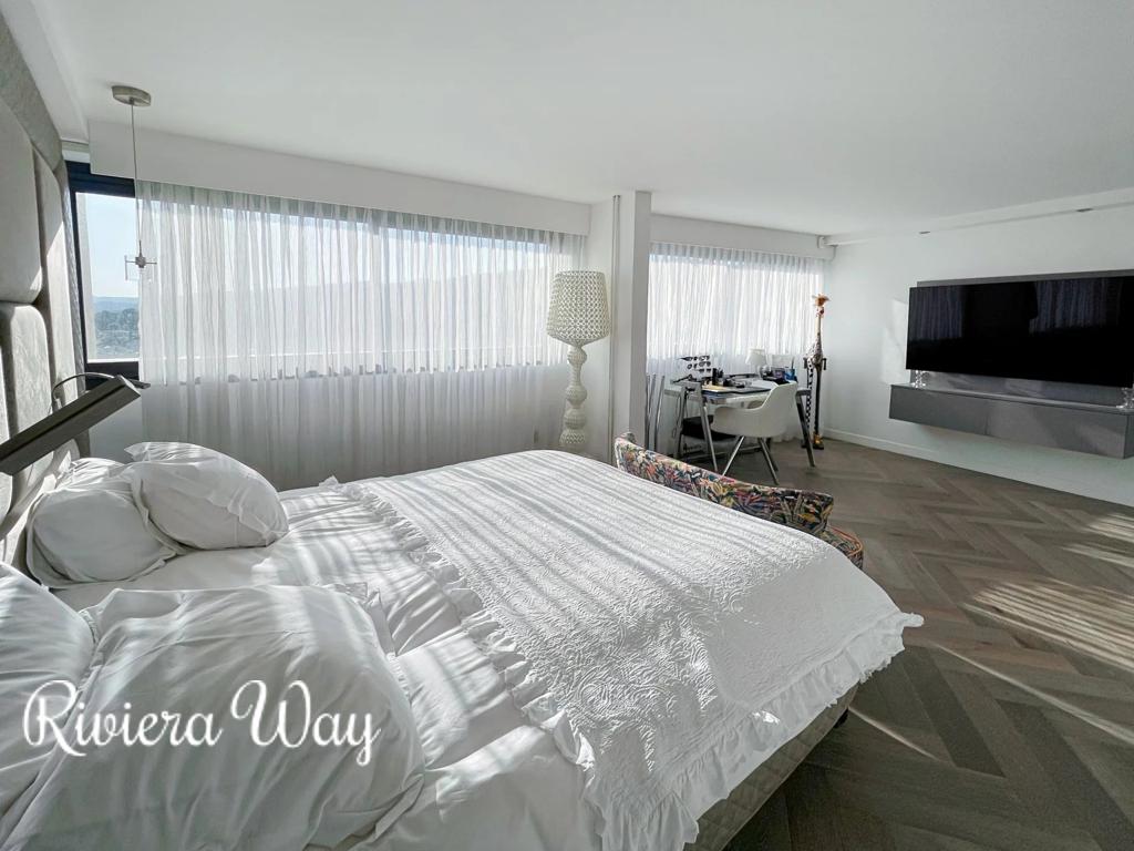 Apartment in Mandelieu-la-Napoule, photo #5, listing #100241022