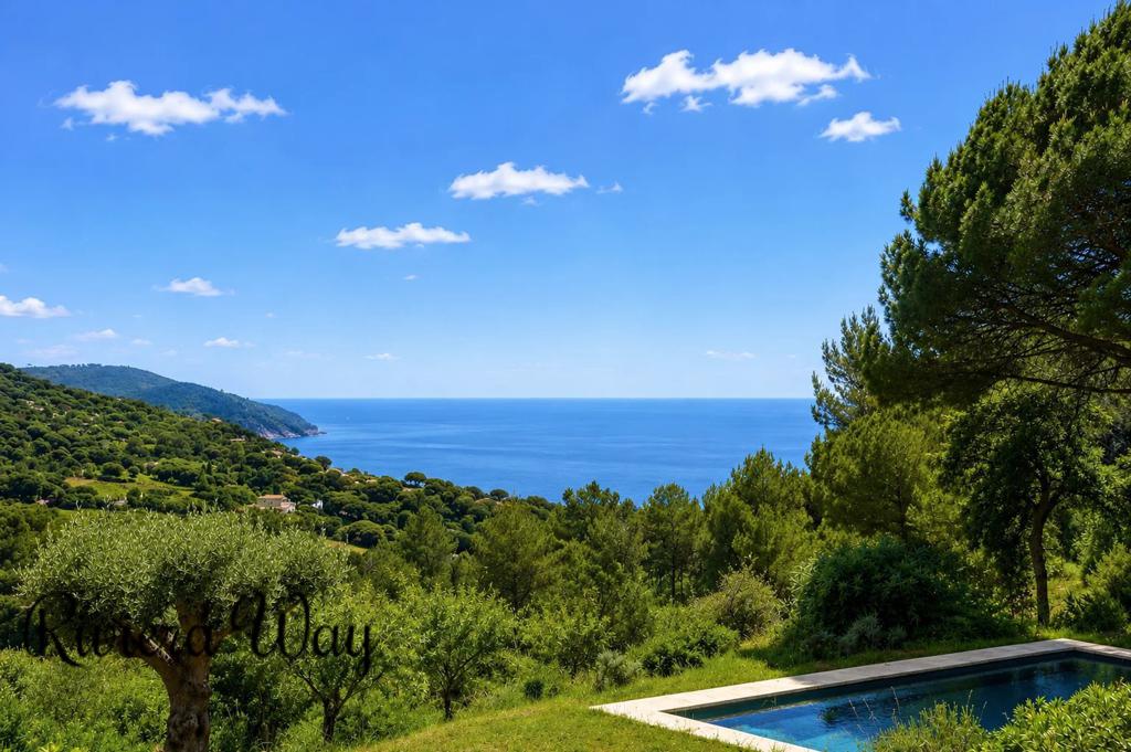 7 room villa in La Croix-Valmer, photo #1, listing #106343202