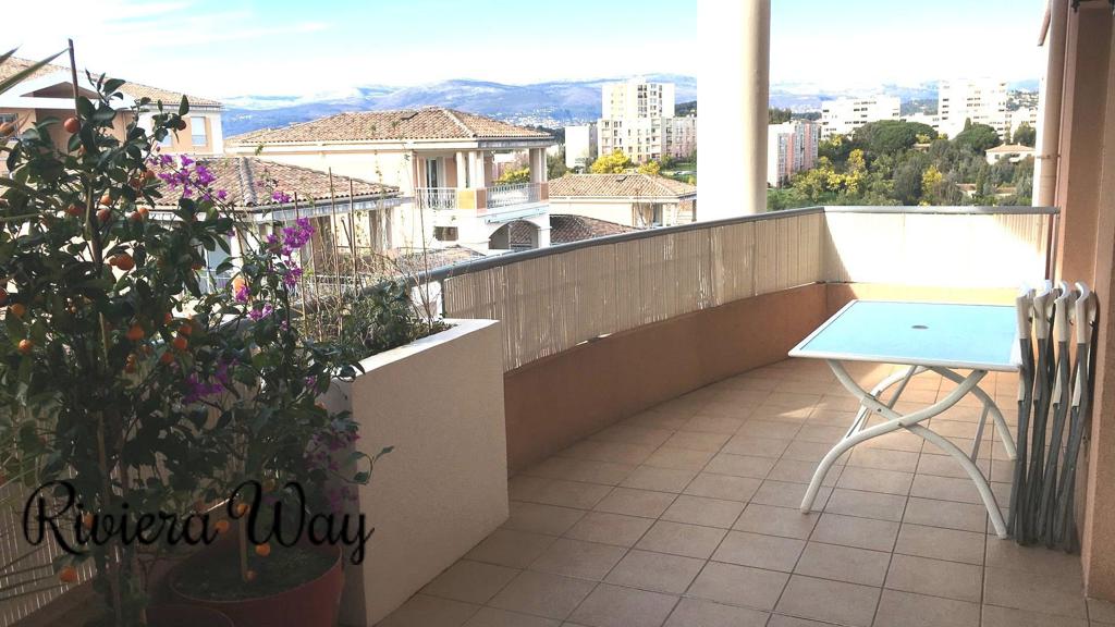Apartment in Cannes, 45 m², photo #2, listing #80940342