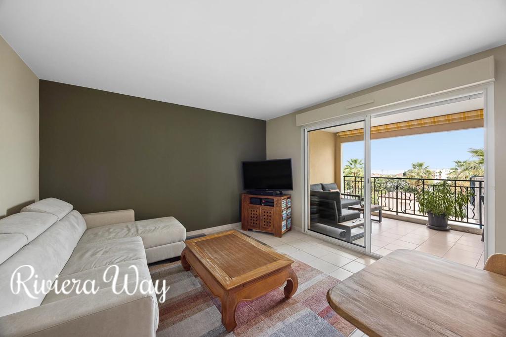 3 room apartment in Antibes, photo #3, listing #107146872
