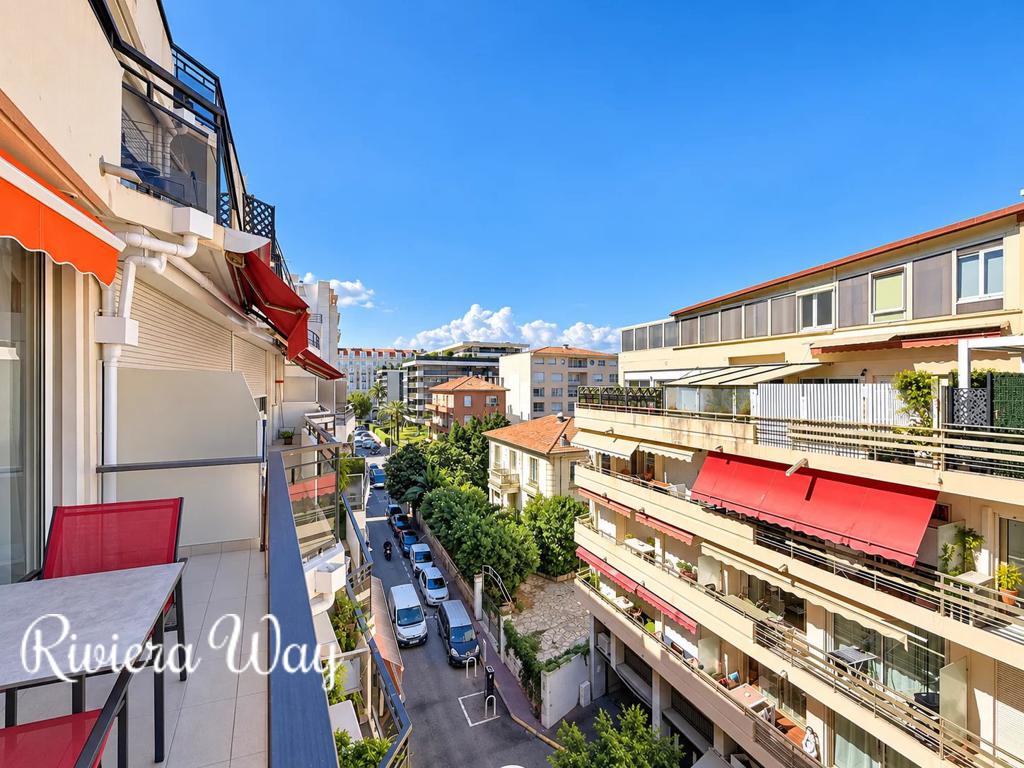 2 room apartment in Cannes, photo #1, listing #107078706