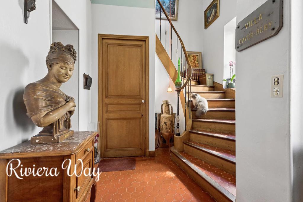 8 room villa in Grasse, photo #4, listing #106185114