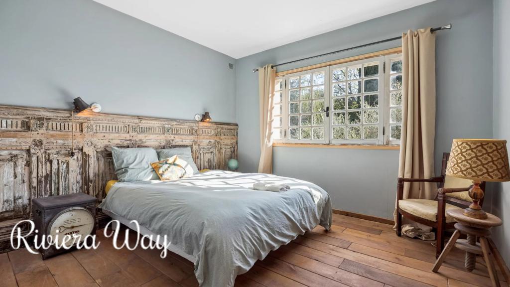9 room villa in Grasse, photo #8, listing #105616518