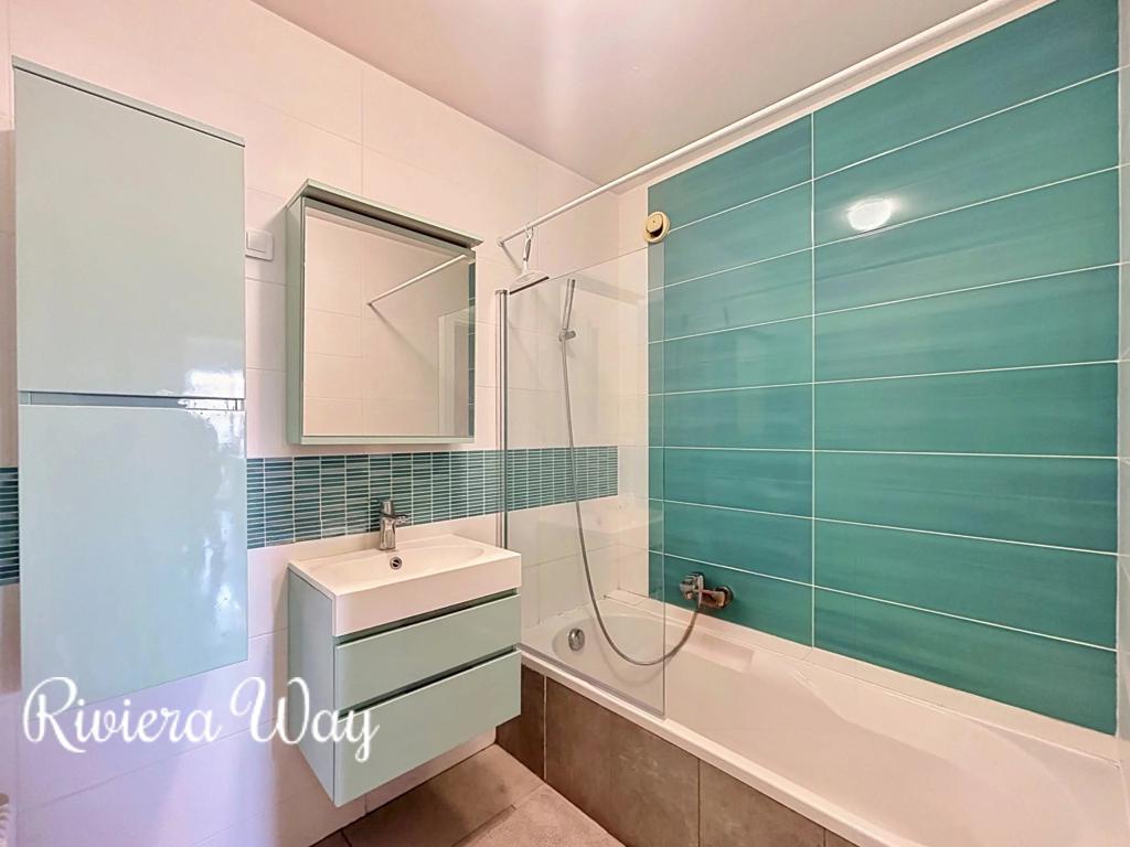 3 room apartment in Antibes, photo #9, listing #106185366