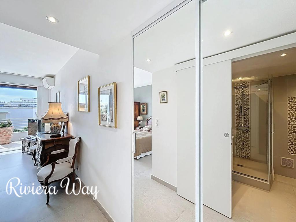 4 room apartment in Antibes, photo #4, listing #103166574
