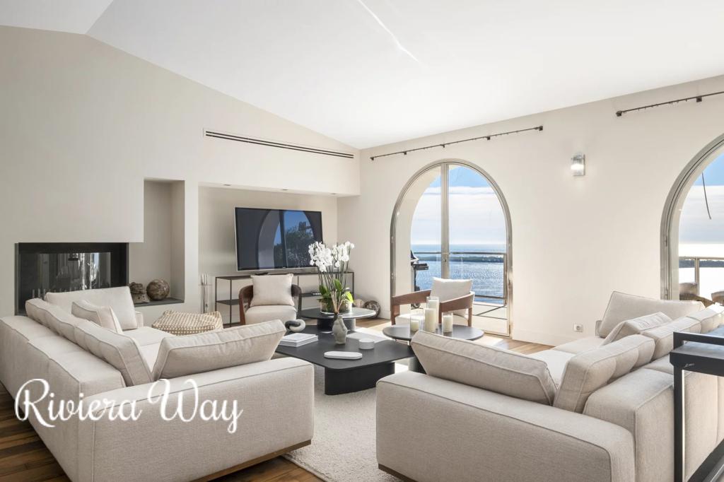 7 room villa in Cannes, photo #4, listing #107261742