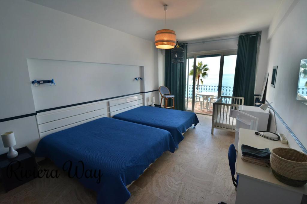 4 room apartment in Juan-les-Pins, photo #2, listing #104396250