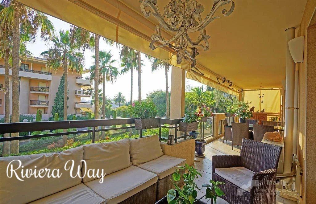 4 room apartment in Cannes, photo #8, listing #93485154