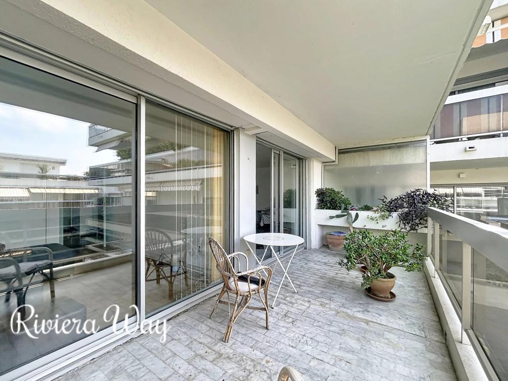 3 room apartment in Antibes, photo #2, listing #106185366
