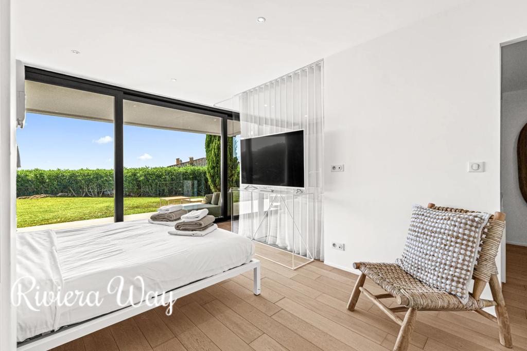 6 room villa in Golf Juan, photo #10, listing #106608894