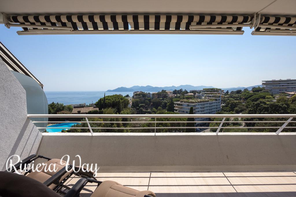 Apartment in Cannes, photo #10, listing #90155016