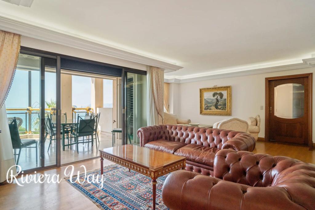 6 room apartment in Boulevard de la Croisette, photo #1, listing #104070078
