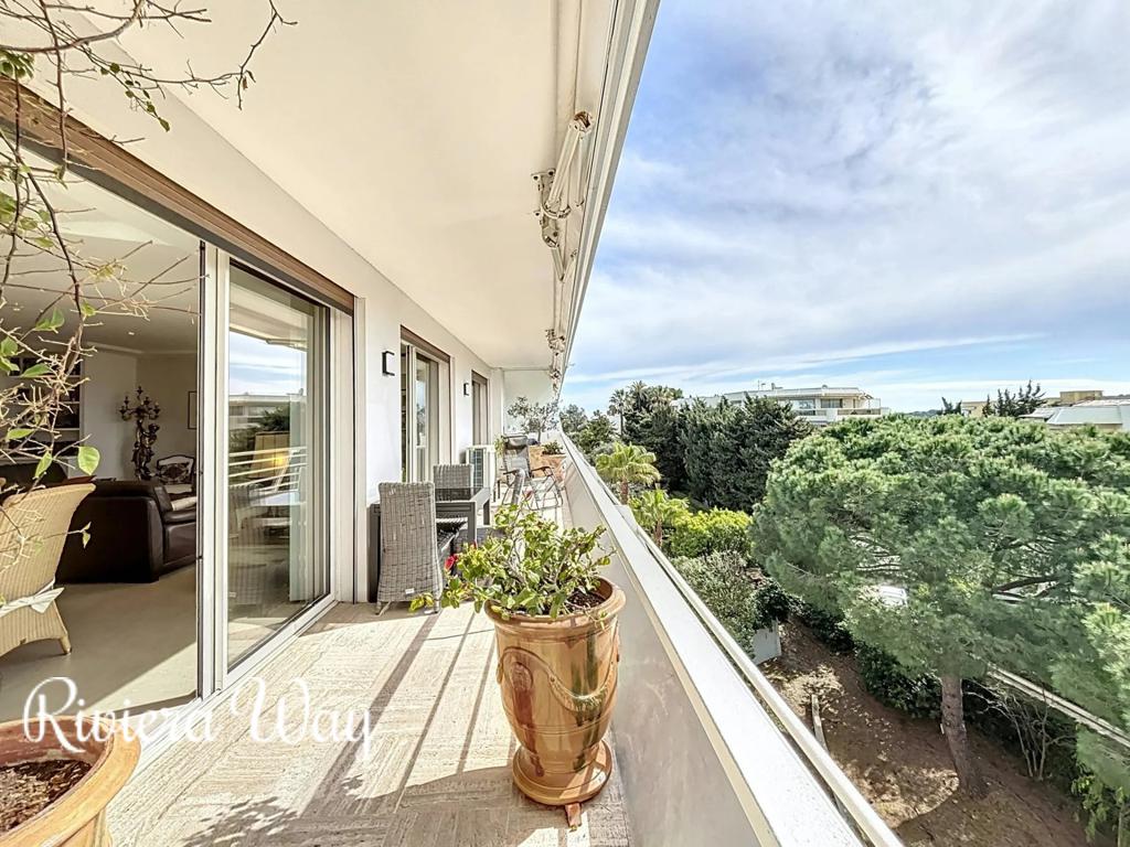 4 room apartment in Antibes, photo #1, listing #103166574