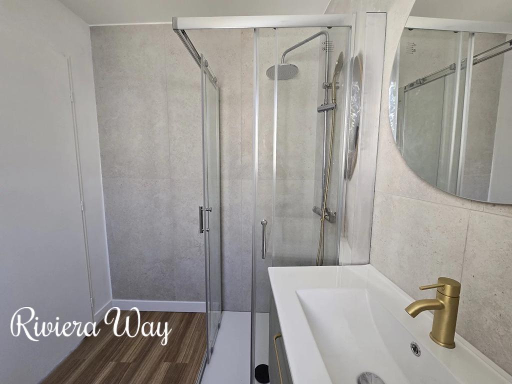 1 room apartment in Juan-les-Pins, photo #2, listing #102952836