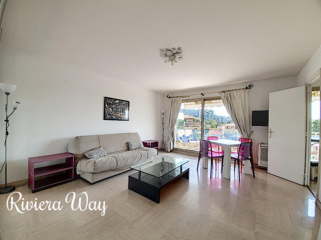 Apartment in Cannes, 35 m², photo #3, listing #80793426