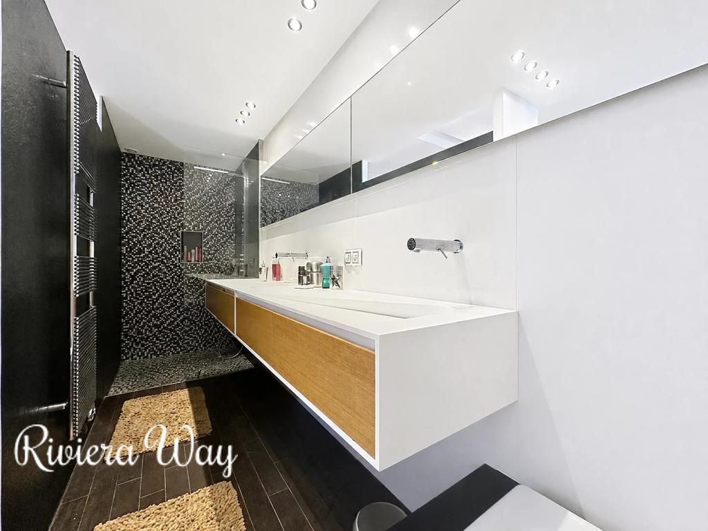 5 room apartment in Antibes, photo #8, listing #106990506