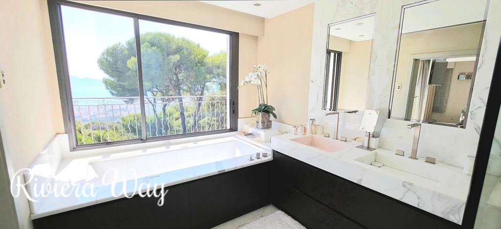 14 room villa in Cannes, photo #8, listing #106570044