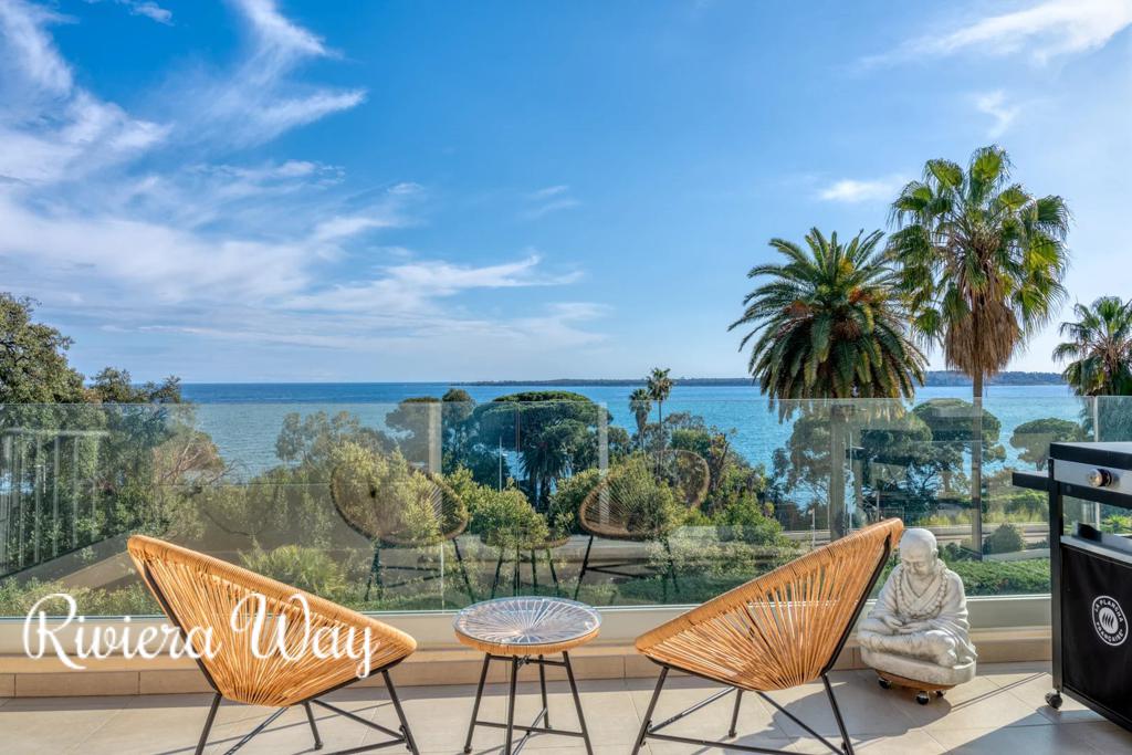 7 room apartment in Cannes, photo #3, listing #105880236