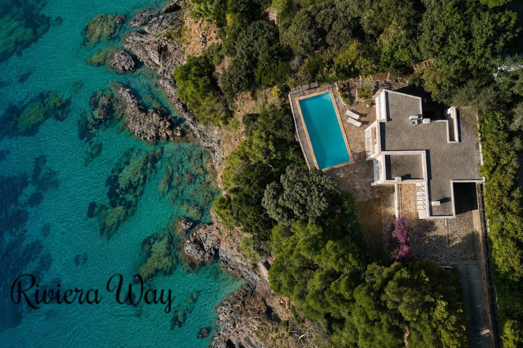 10 room villa in La Croix-Valmer, photo #1, listing #102510912