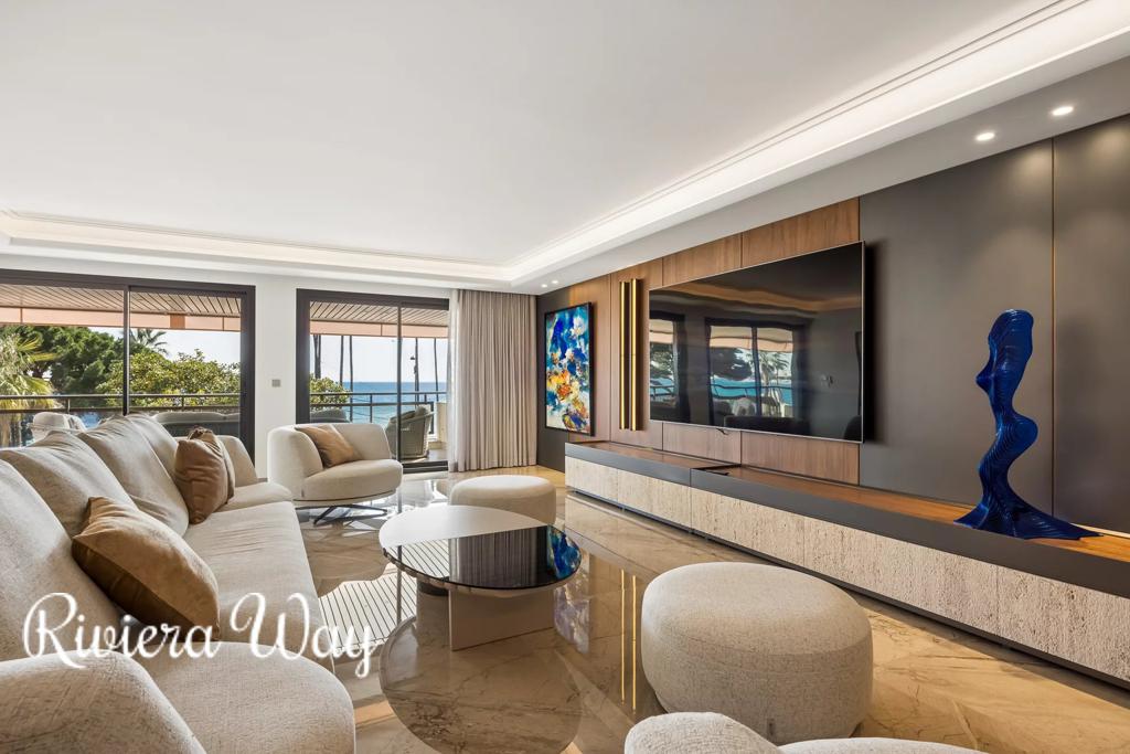 6 room apartment in Cannes, photo #5, listing #105951594