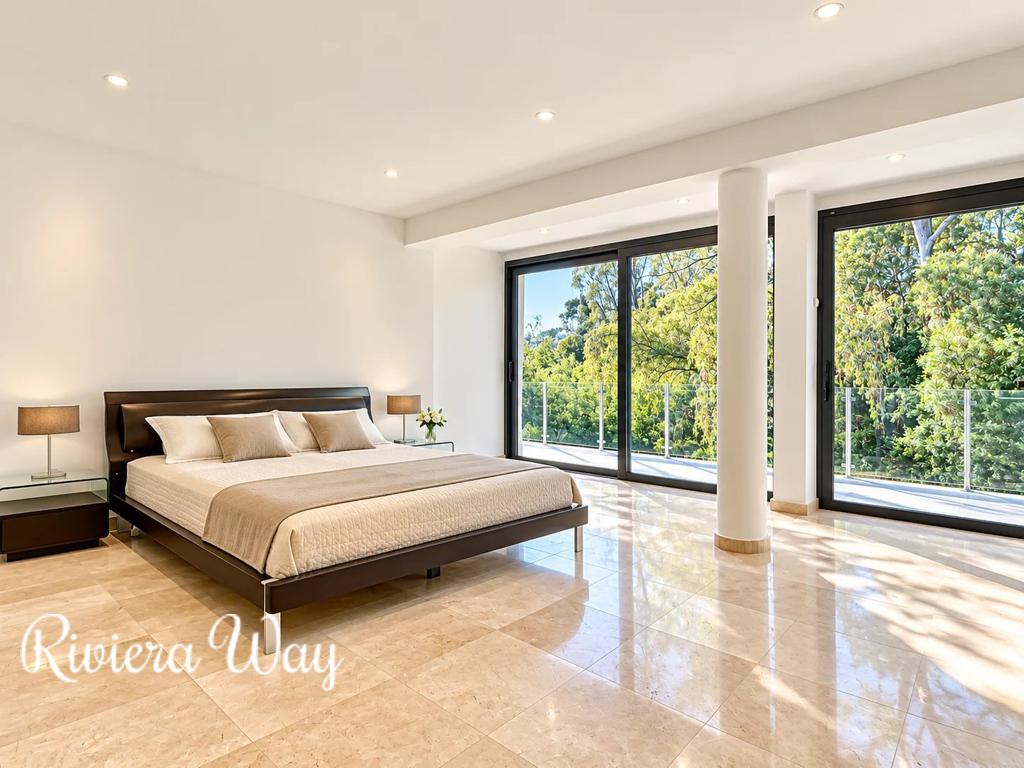11 room villa in Cannes, photo #10, listing #102099228