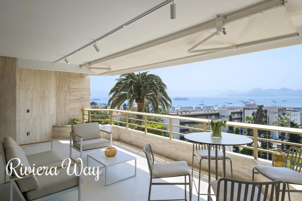 4 room apartment in Cannes, photo #1, listing #106636698