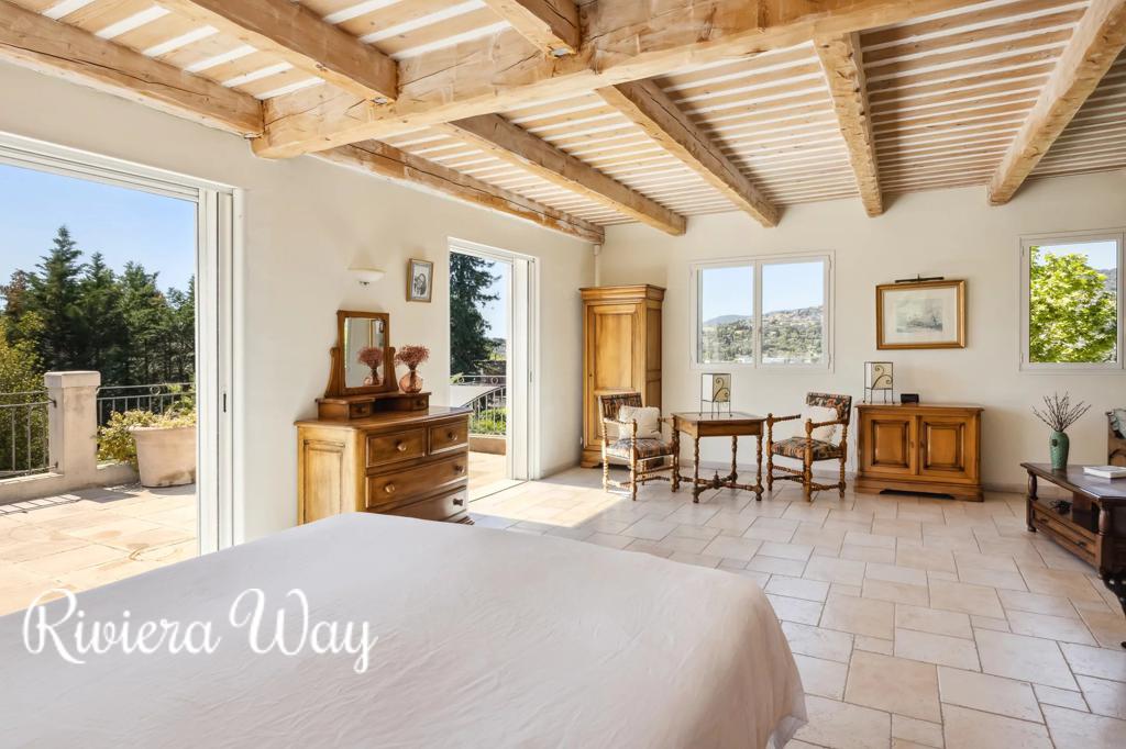 8 room villa in Grasse, photo #3, listing #99500898