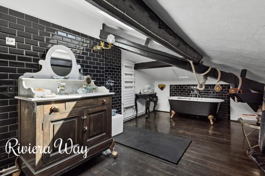 8 room villa in Grasse, photo #7, listing #106185114