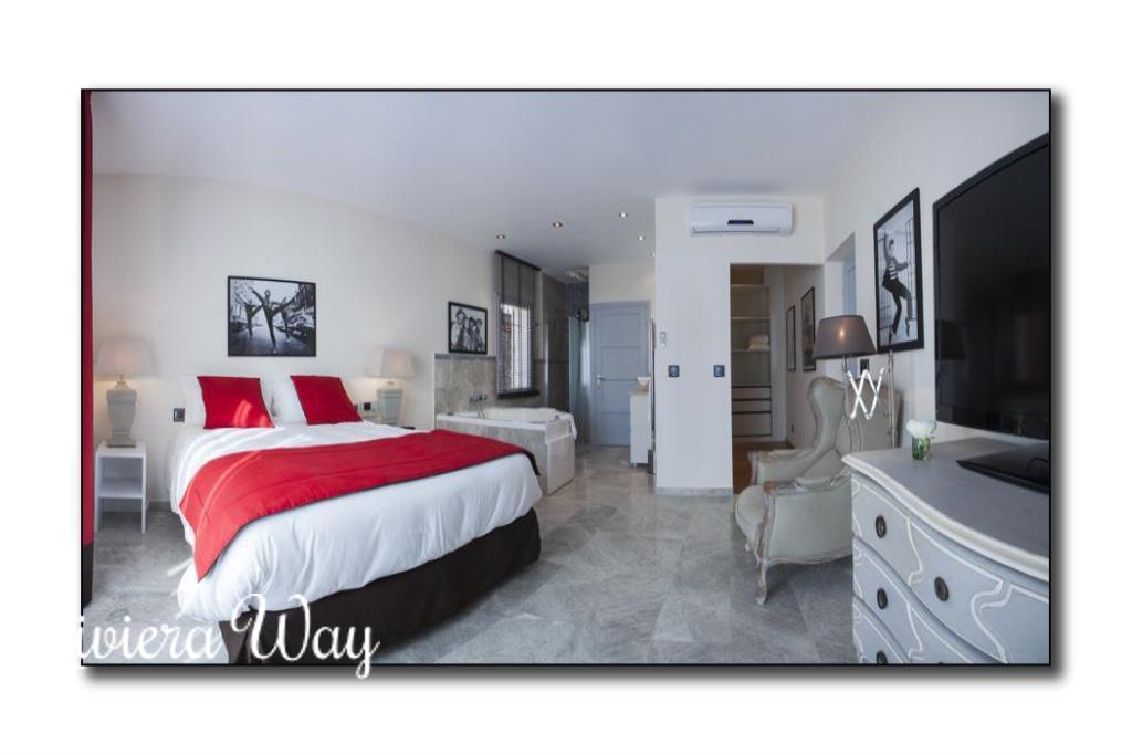 12 room villa in Grasse, photo #8, listing #78826818