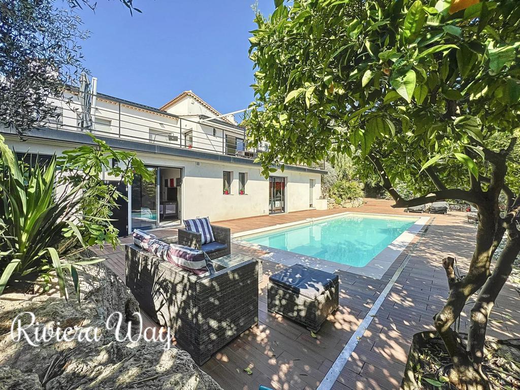 5 room villa in Mougins, photo #2, listing #102944142