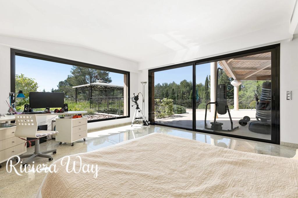 8 room villa in Mougins, photo #3, listing #101672046