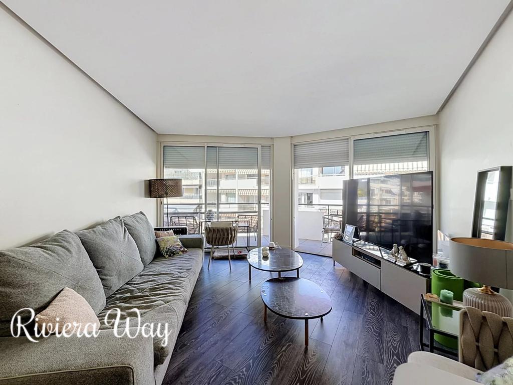 2 room apartment in Cannes, photo #2, listing #106464372
