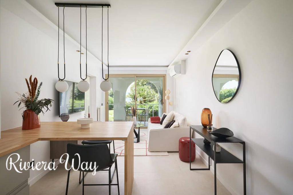 2 room apartment in Cannes, photo #6, listing #106636572