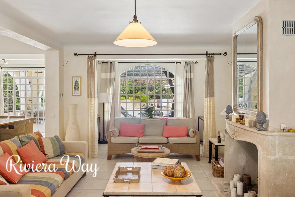 5 room villa in Antibes, photo #6, listing #106488732