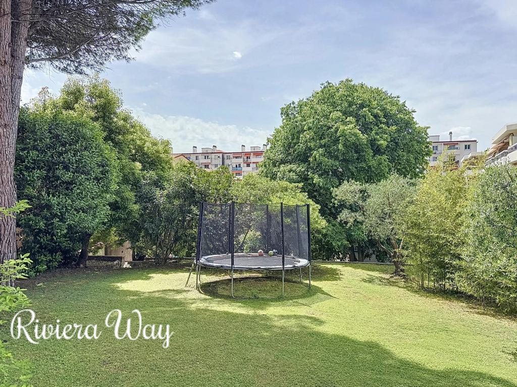 5 room apartment in Cannes, photo #3, listing #103135242