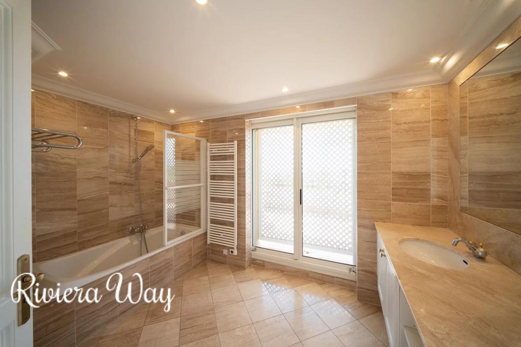 4 room apartment in Cannes, photo #9, listing #106239756