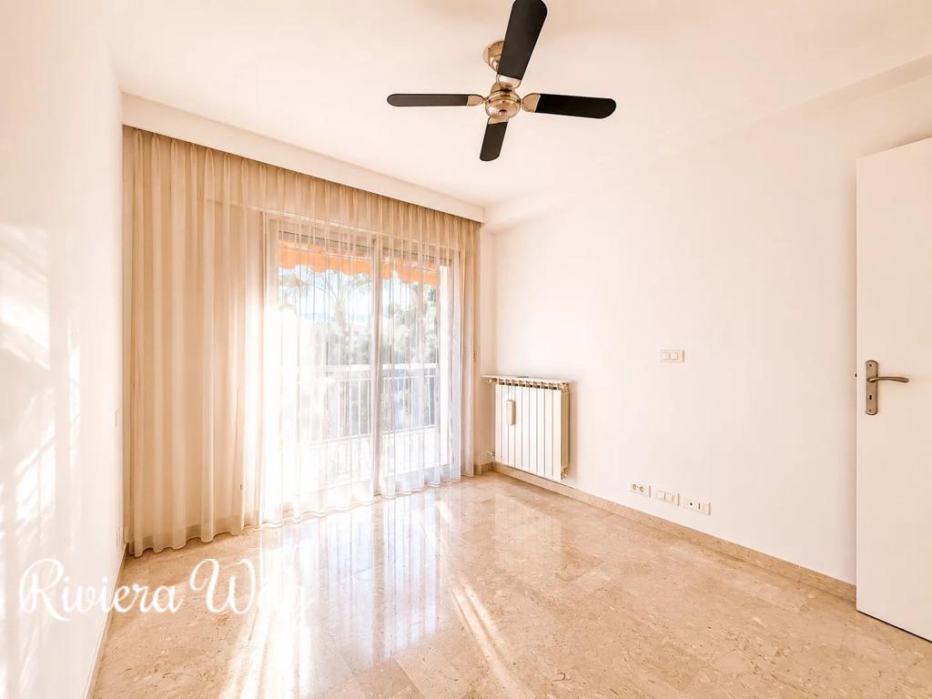 2 room apartment in Cannes, photo #4, listing #106365252