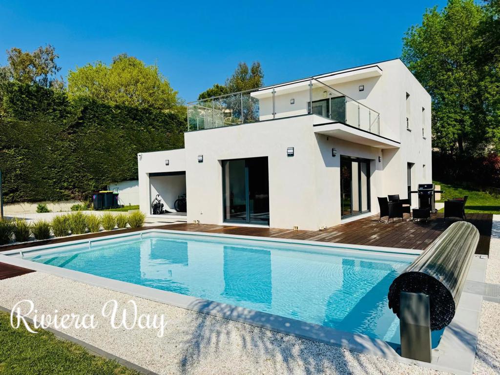 5 room villa in Saint-Paul-de-Vence, photo #1, listing #103133940